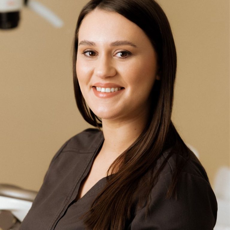 Dr Bianca Iacob - clinica dentara Cluj A Smile