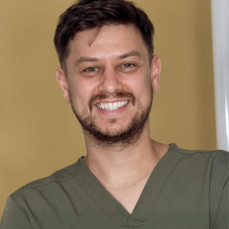 Dr Emil Crasnean - clinica dentara Cluj A Smile